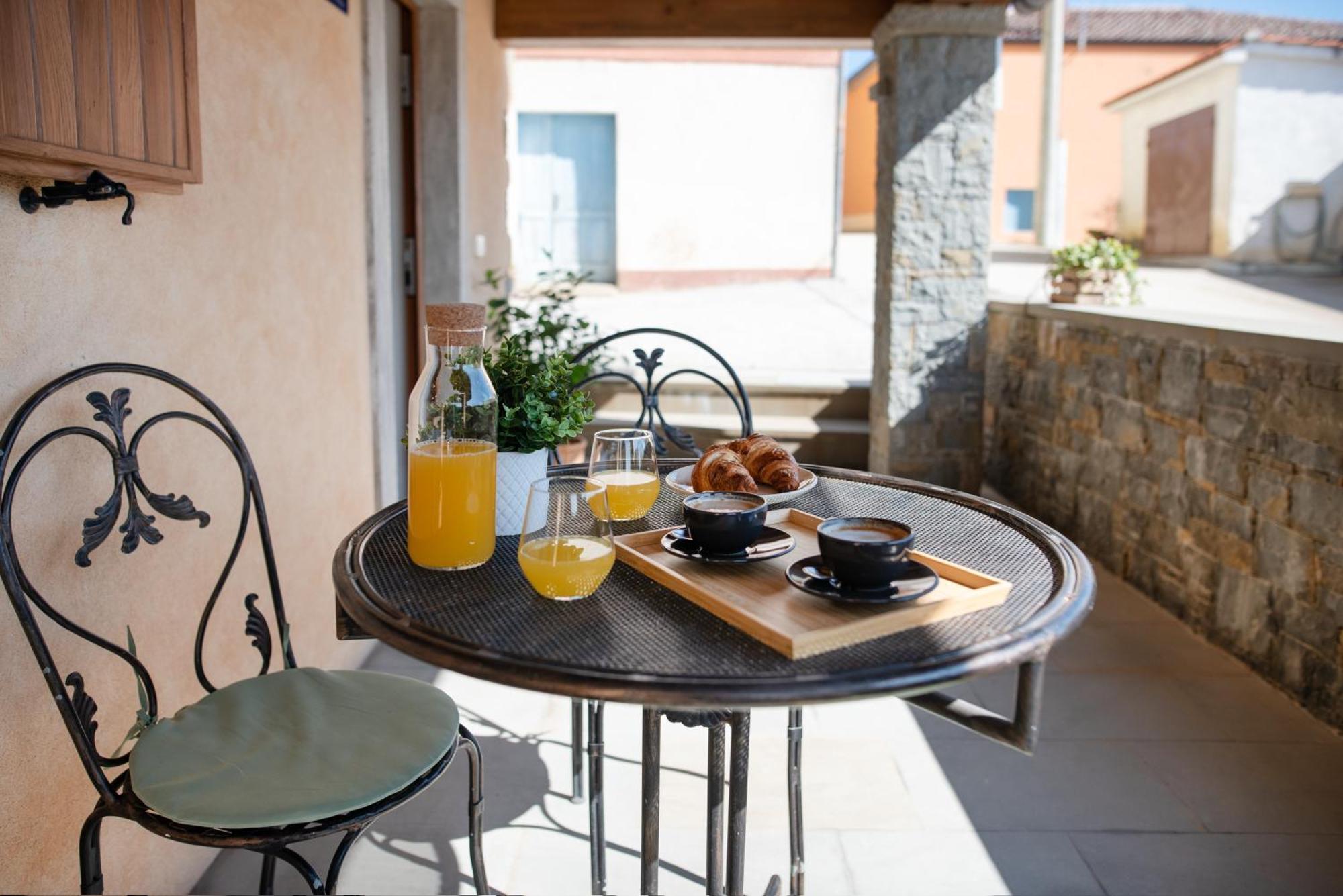 Апартаменти Truffle House Karlic Бузет Екстер'єр фото